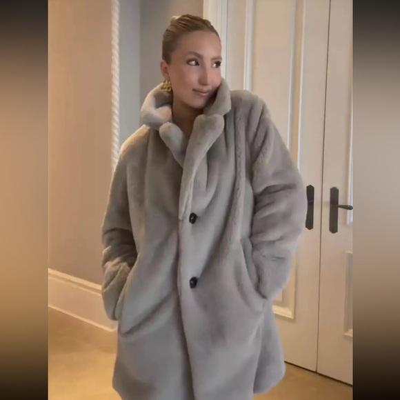 ZARA GREY FAUX FUR COAT SIZE
MEDIUM Ref 6318/246/802 019 - Picture 11 of 14